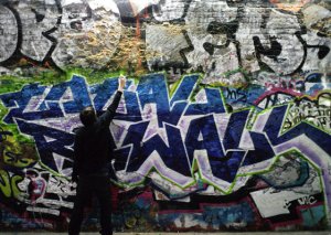 В Бишкеке стартует граффити-проект «Раскрашивая город» В Бишкеке стартует граффити-проект «Раскрашивая город»