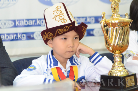 7-летний чемпион Азии по шахматам Э.Орозбаев получил ваучер на 100% оплату университетского образования 7-летний чемпион Азии по шахматам Э.Орозбаев получил ваучер на 100% оплату университетского образования