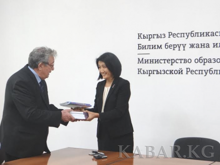 Минобразования КР: В образовательные организации будет передан сборник «Манас Кыргыздардын Баатыр Эпосу» Минобразования КР: В образовательные организации будет передан сборник «Манас Кыргыздардын Баатыр Эпосу»