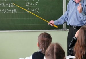 Асель Рыскулбекова: Средняя зарплата учителей по Кыргызстану составит 13 700 сомов Асель Рыскулбекова: Средняя зарплата учителей по Кыргызстану составит 13 700 сомов