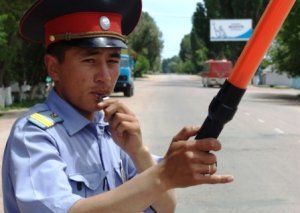 Сотрудники ГУБДД поздравили школьников с наступающим Днем защиты детей Сотрудники ГУБДД поздравили школьников с наступающим Днем защиты детей