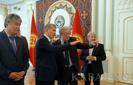 Президент А.Атамбаев принял авторов проекта Мемориала памяти погибших в ходе событий 1916 года Президент А.Атамбаев принял авторов проекта Мемориала памяти погибших в ходе событий 1916 года