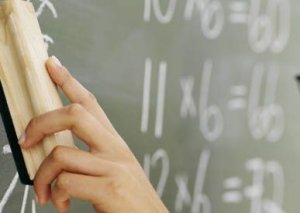 В Кыргызстане зарплату учителей предложили поднять на 25 % В Кыргызстане зарплату учителей предложили поднять на 25 %